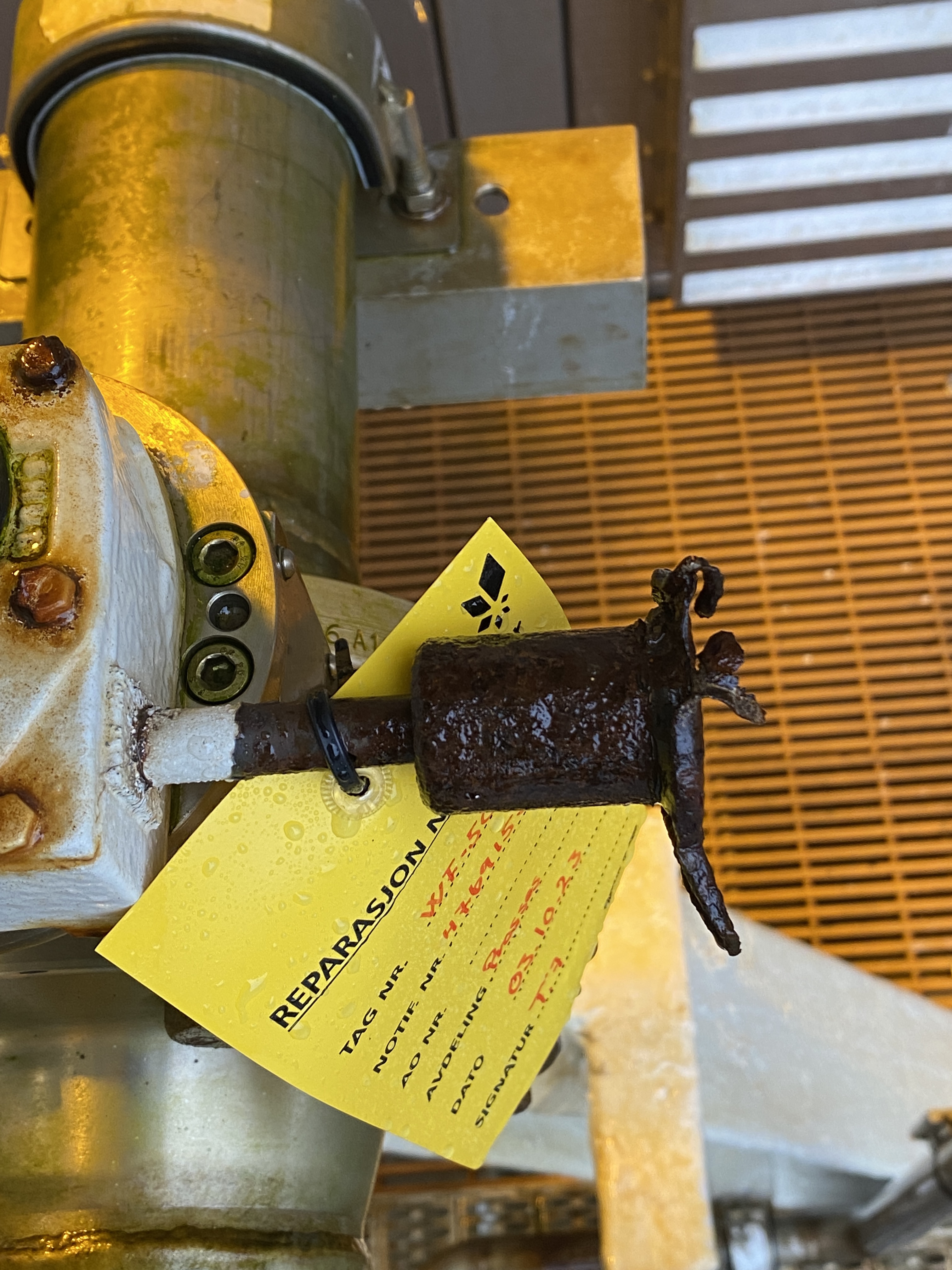 Broken hand wheel missing entirely