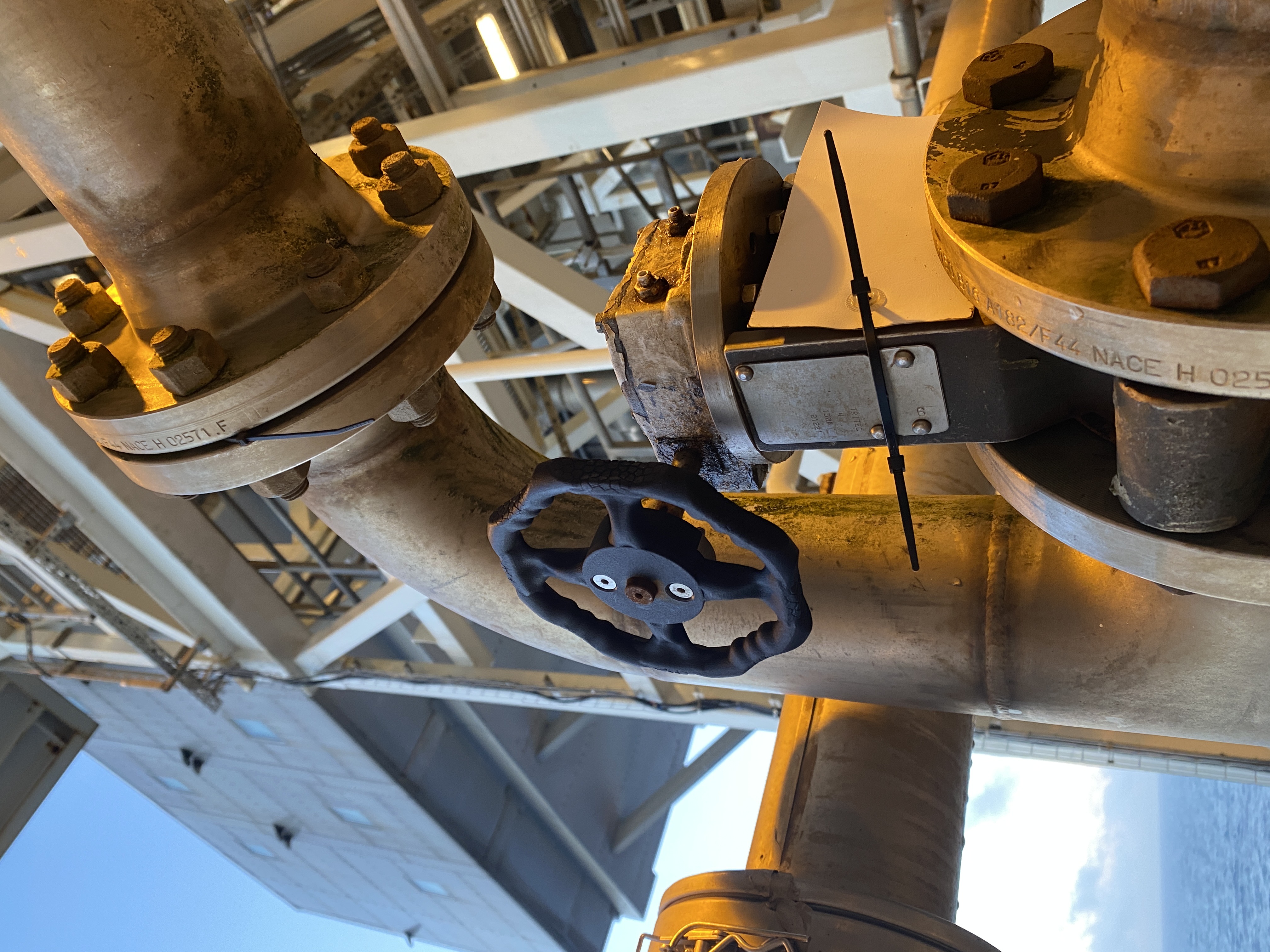 Fixed hand wheel in production